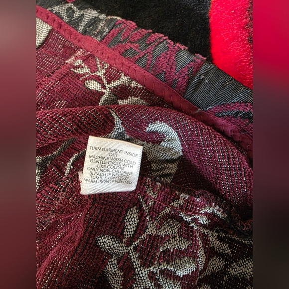 Christopher & Banks Black and Burgundy Floral Sleeveless Blouse - Picture 5 of 6